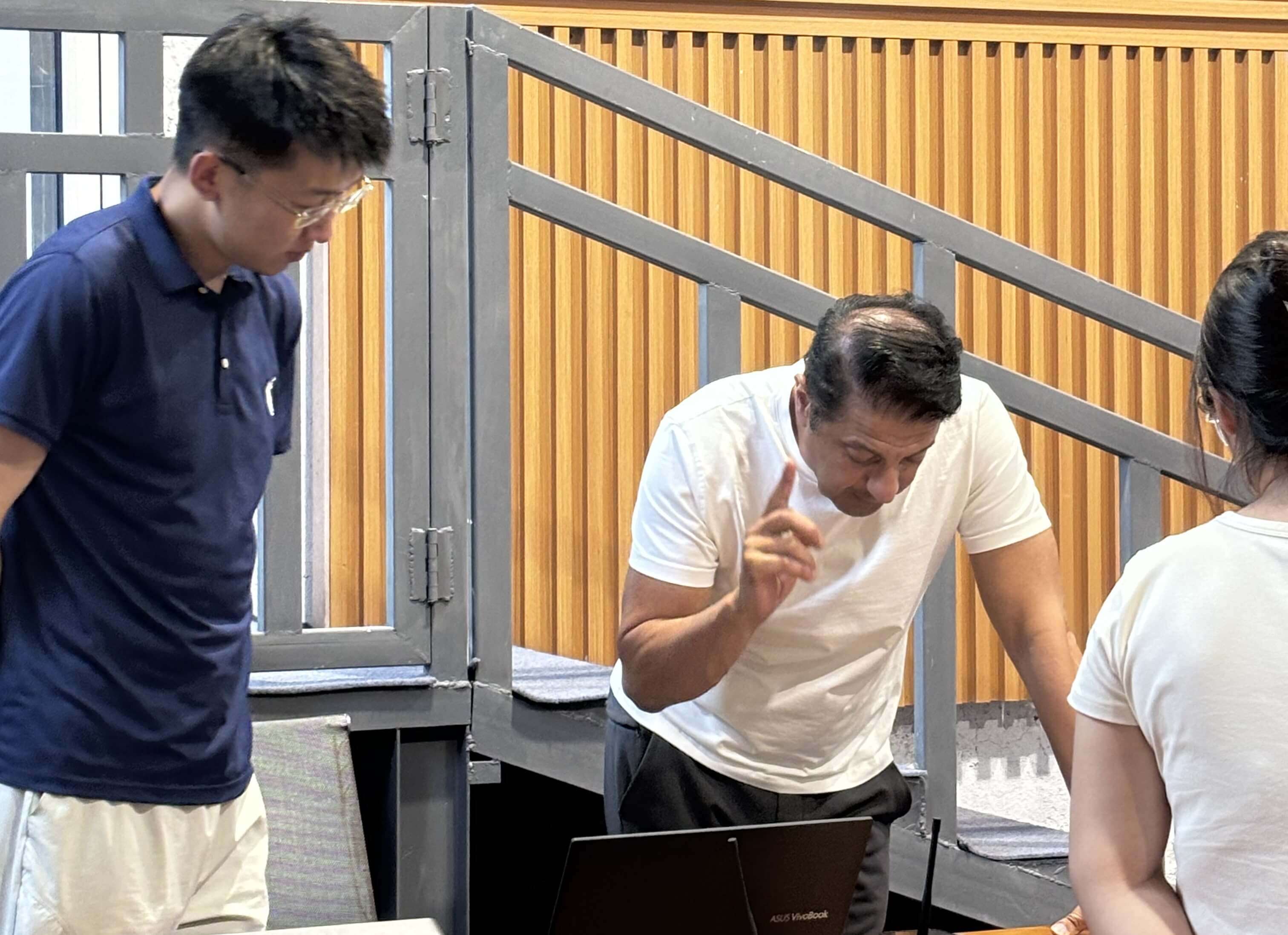 Italian Client Peter Visits Weifang DOMC Audio for Inspection and Long-Term Cooperation Negotiation